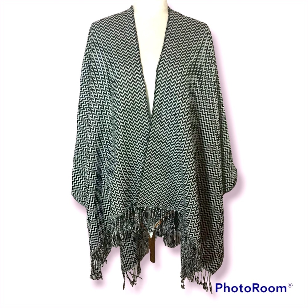 “29 Palms” Elegant Cape/Shawl